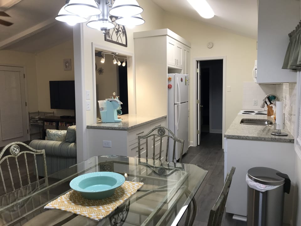 Newly Renovated Kitchen w/ Granite Countertops