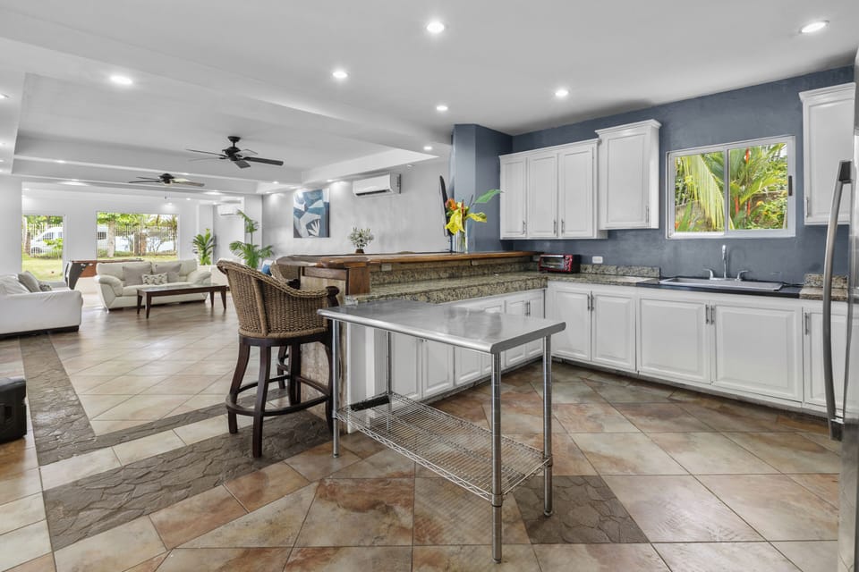 View or large kitchen w/plenty of prep space for you or a JacoVIP chef service.