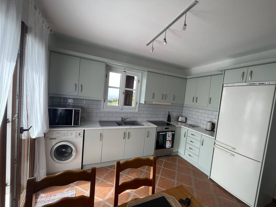 Beautiful kitchen. Fully equipped. 
