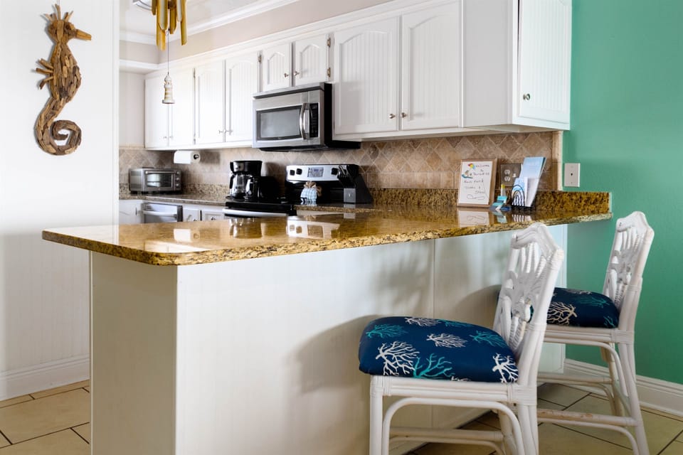 Fully stocked kitchen with SS appliances!