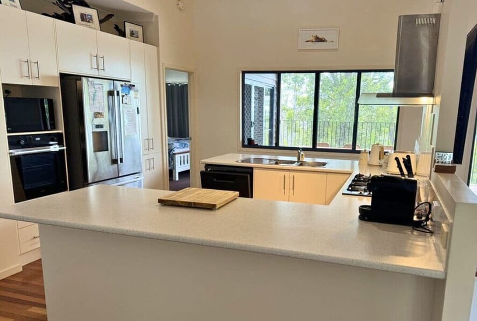 Open plan living kitchen 2 way access 