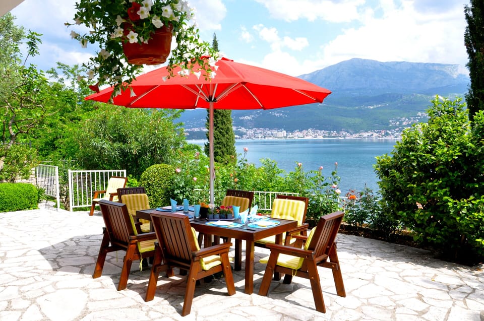 Spectacular views across the bay