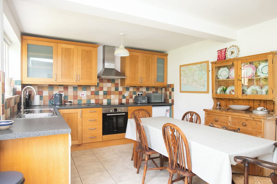 The kitchen - the map on the wall shows lots of Purbeck beauty spots.