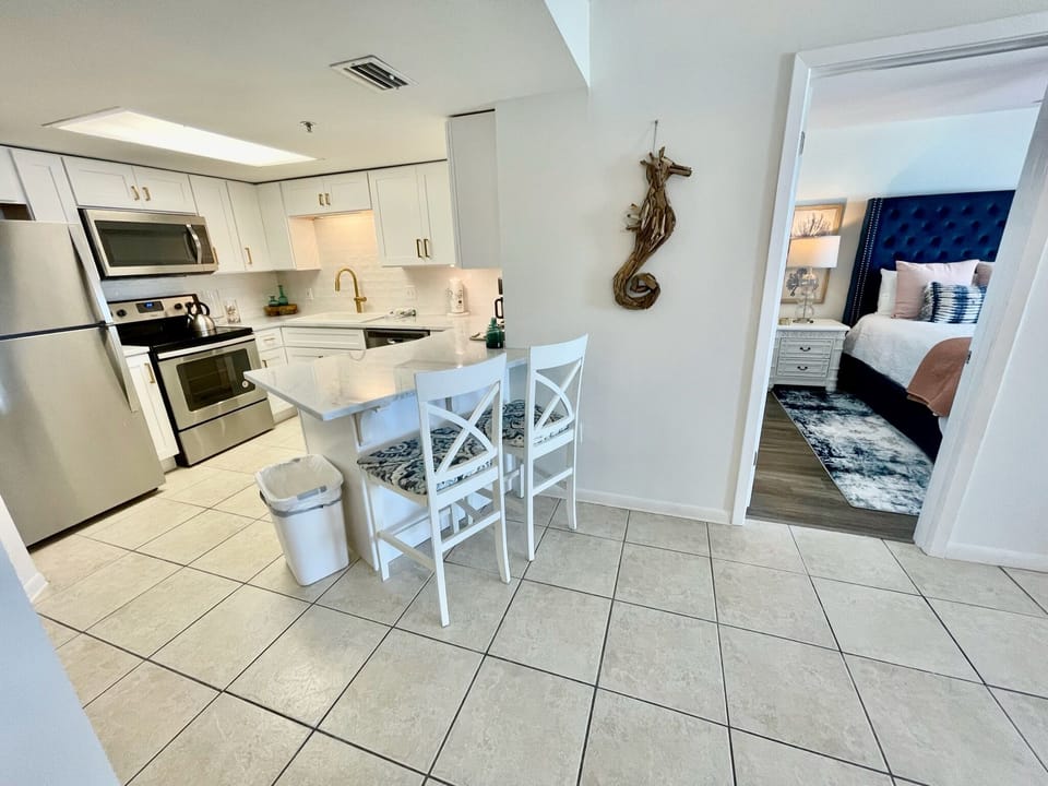 Phoenix V 809, 2 Bedroom/2 Bathroom. Sleeps 8. Managed by Island Rentals