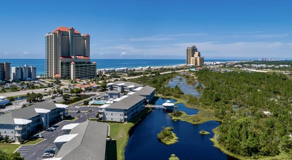 Romar Lakes 203B, 2 Bedroom 2 Bathroom. 2nd Floor. Sleeps 4. Managed by Island Rentals