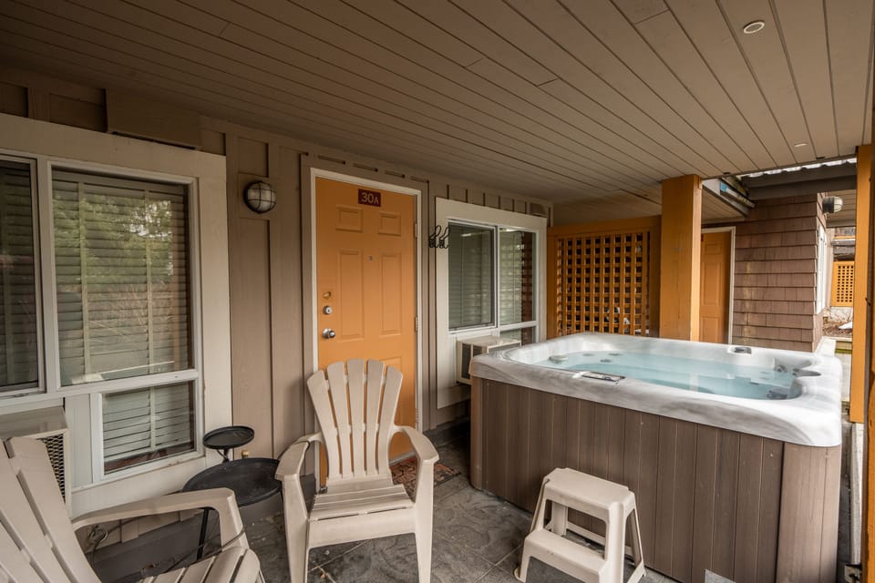 Hot tub