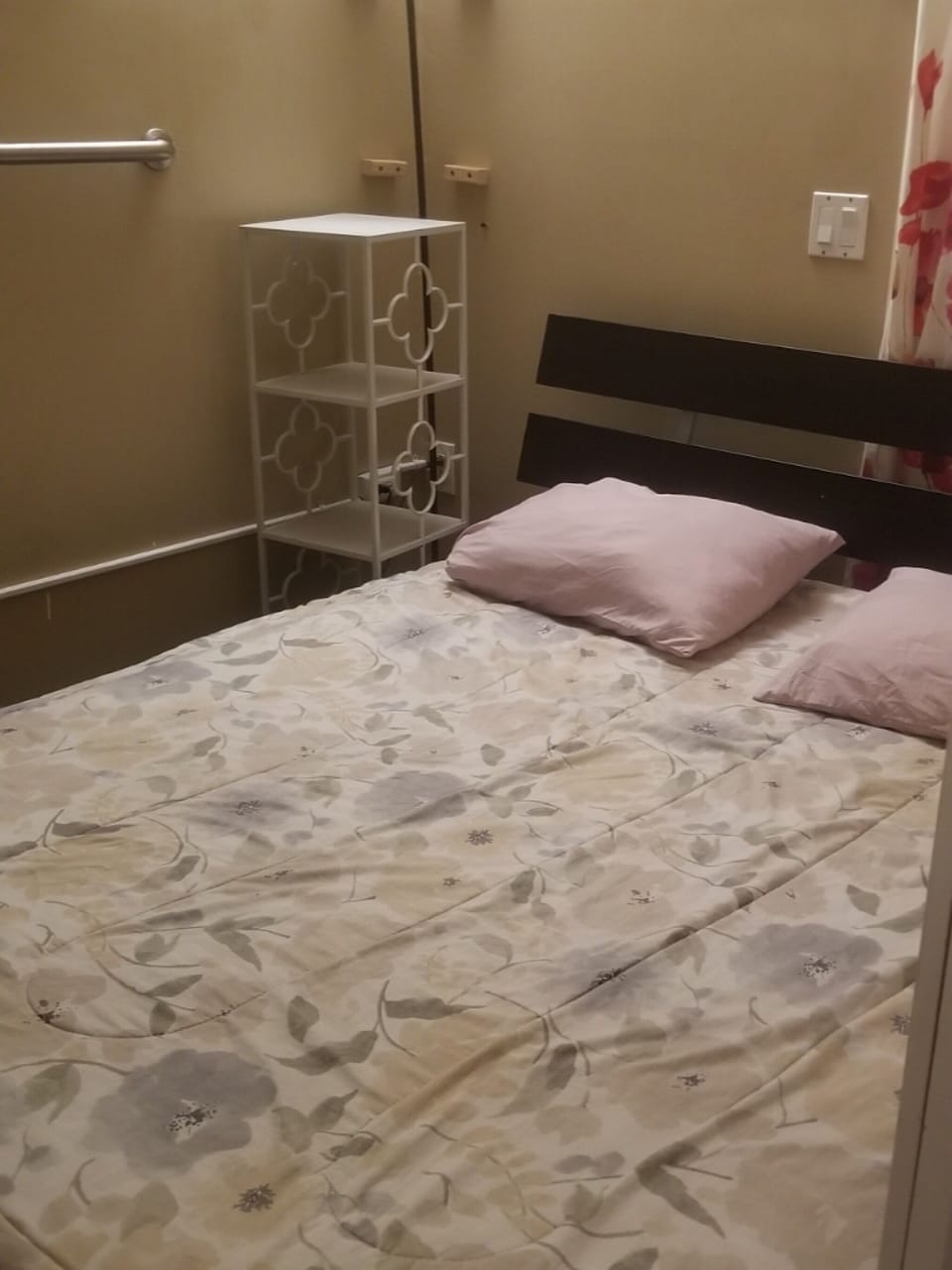 Guest area room#2
(13+guests required for guest area /Message me with questions)