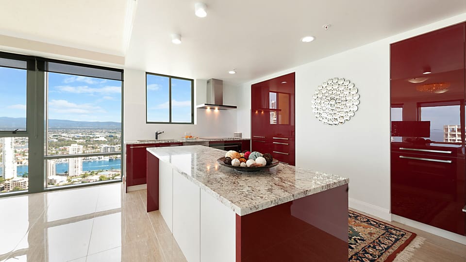 SURFERS PARADISE LUXURY APARTMENT - OCEAN FRONT