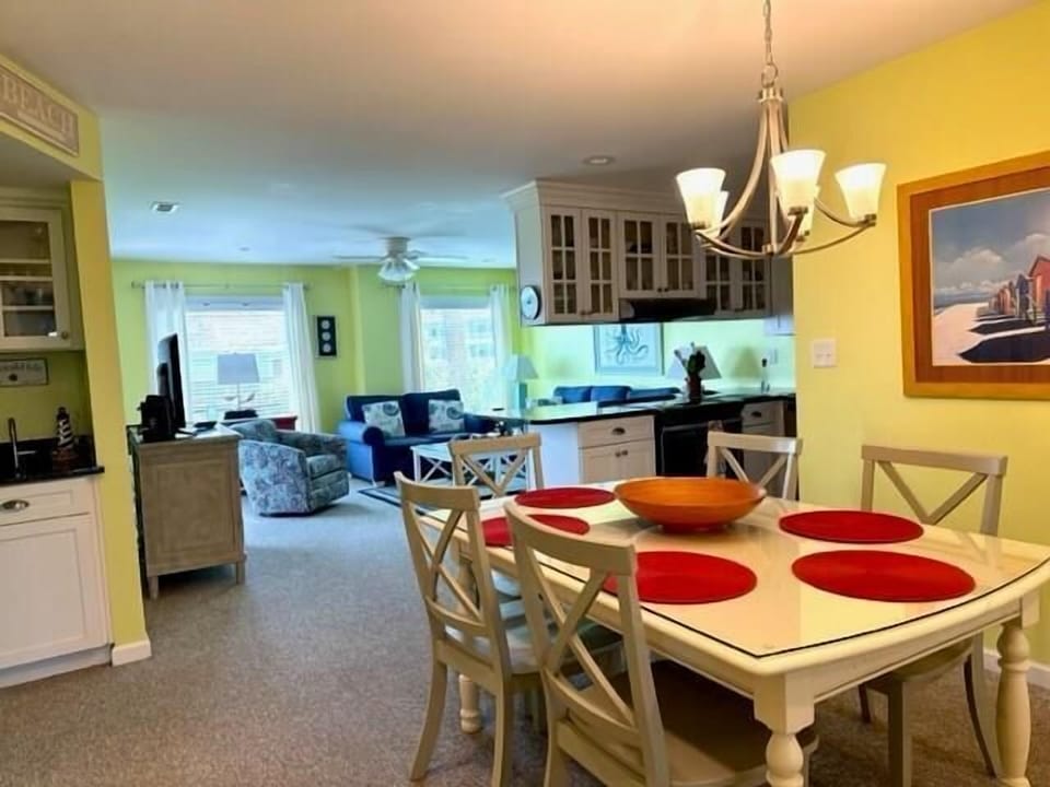 dining area expanded view