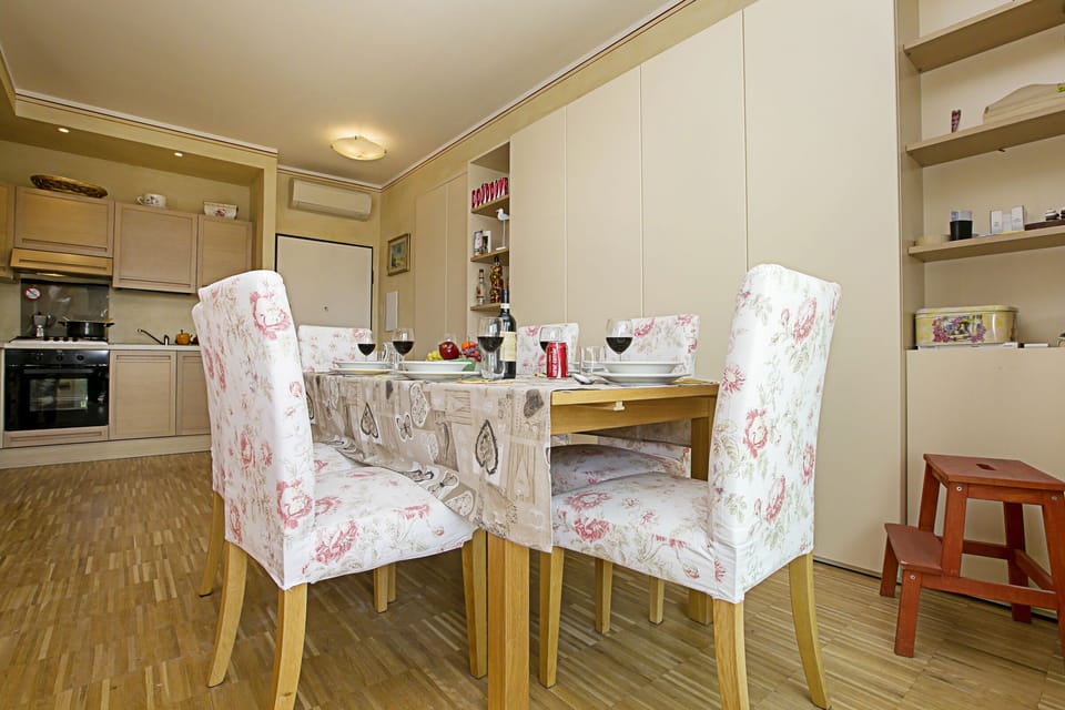 The dining table, between the living room and the open kitchen