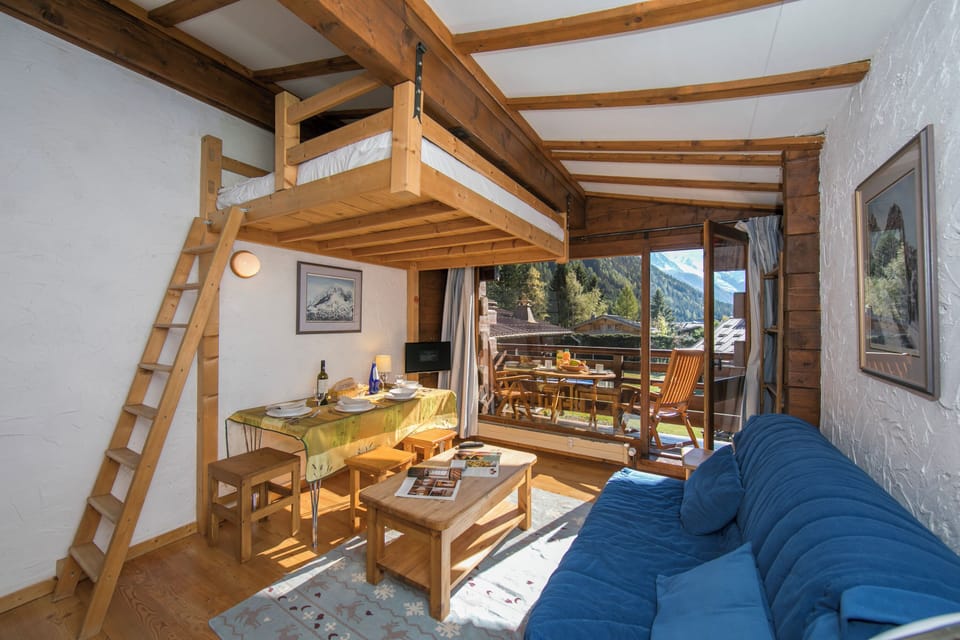Bright studio with a private balcony