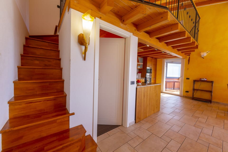 Common area (corridors, hall)