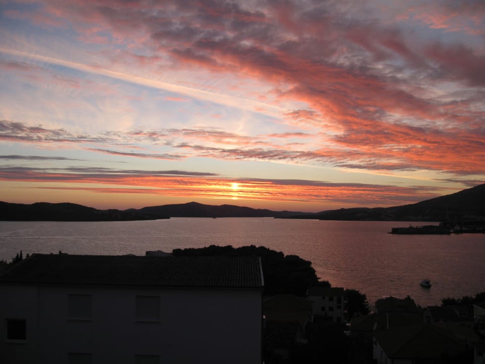 Beautiful apartment for two persons with sea view in Trogir near the beach Apartment in Okrug Gornji