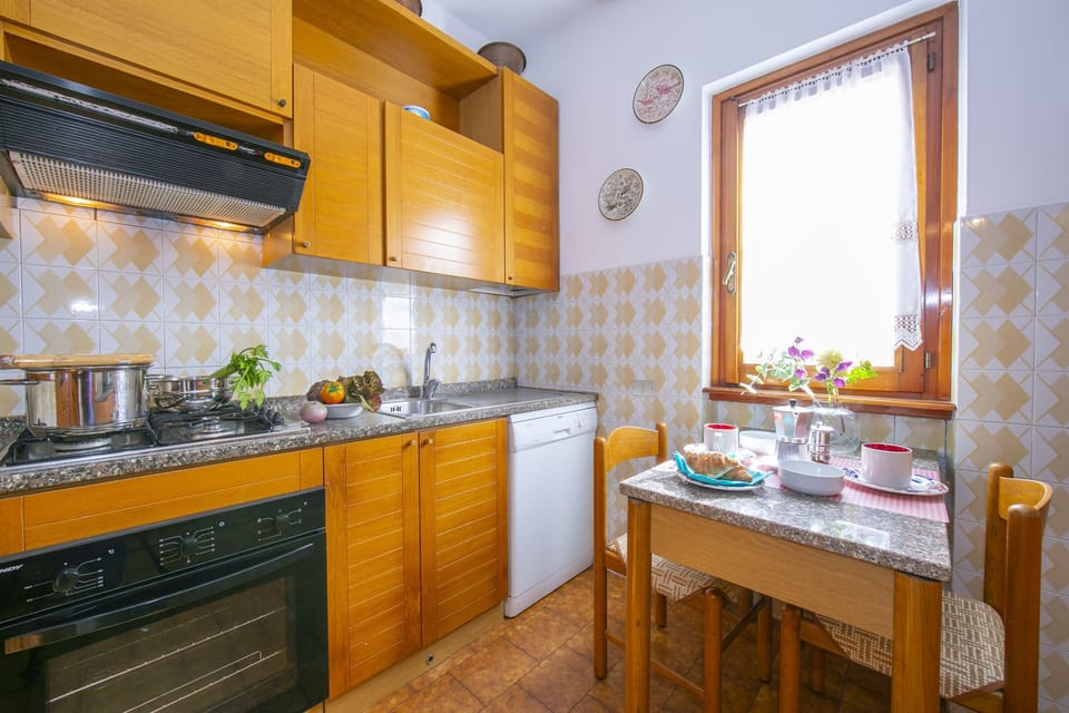 Kitchen and dining area