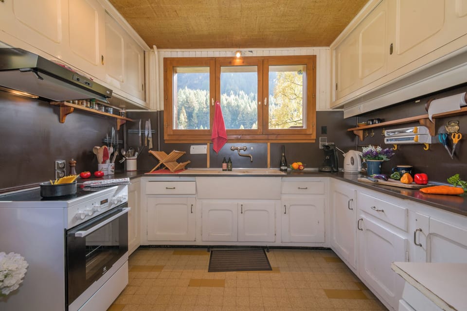Spacious well equipped kitchen with a dishwasher and Nespresso machine
