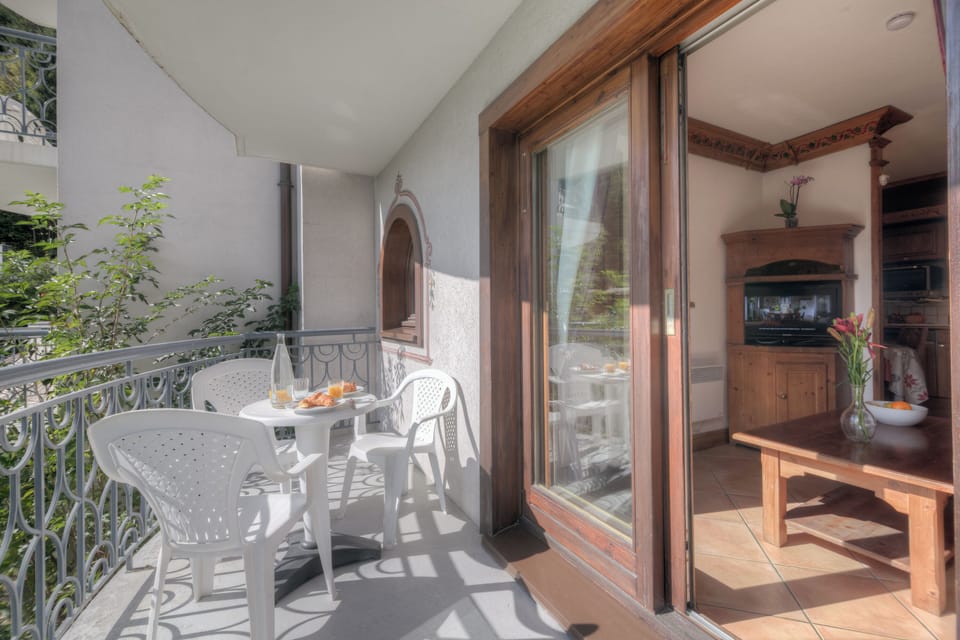 Living room with access to the balcony