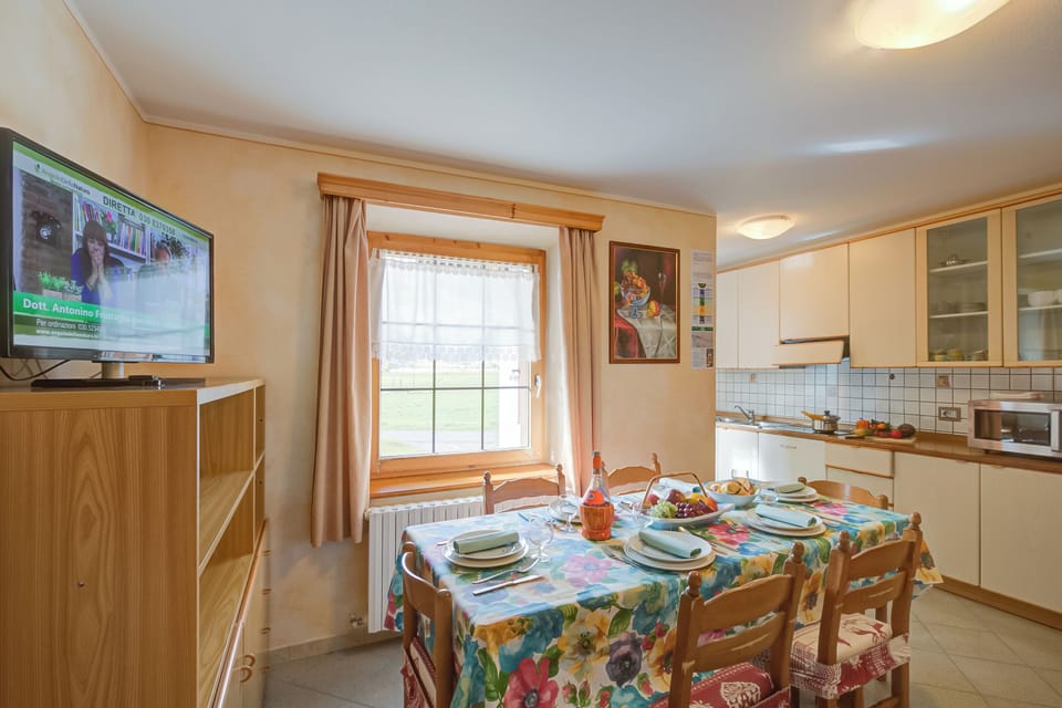 Kitchen and dining area