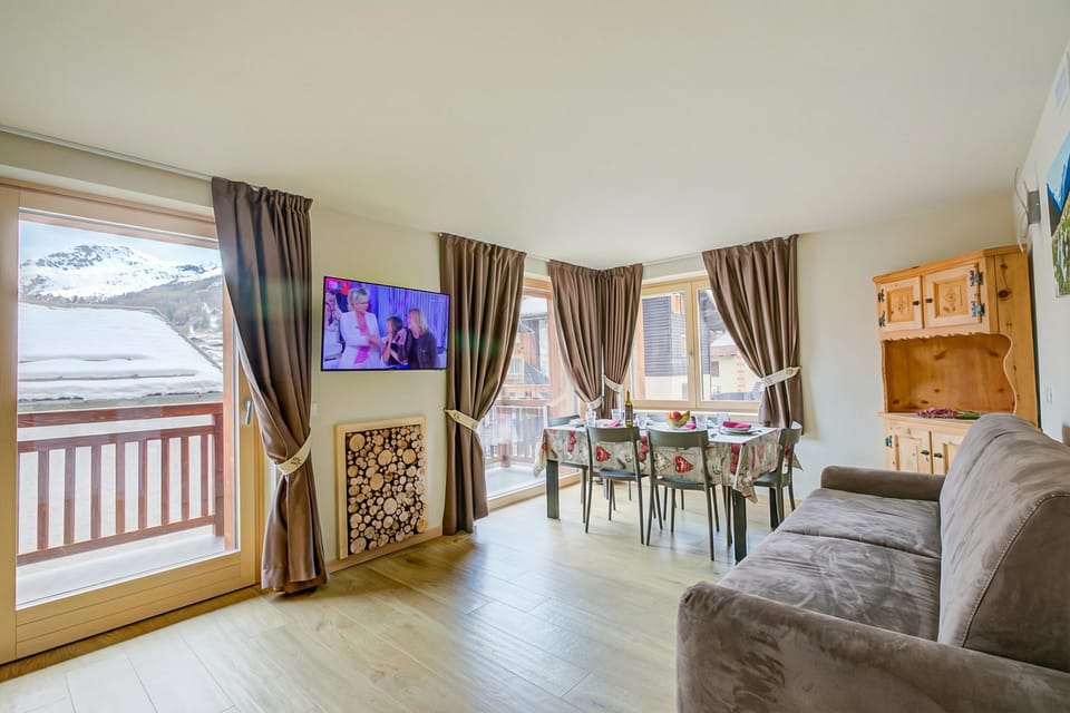 Living and dining room