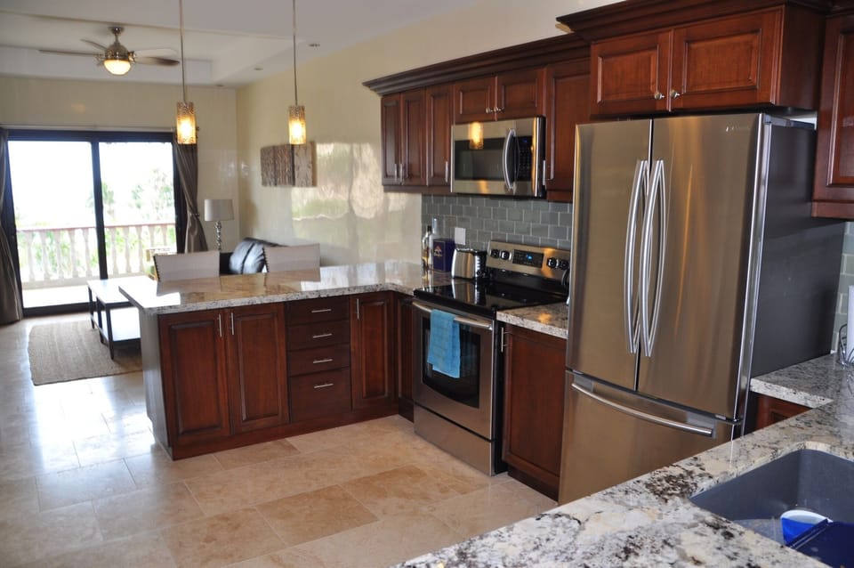 Full size kitchen
