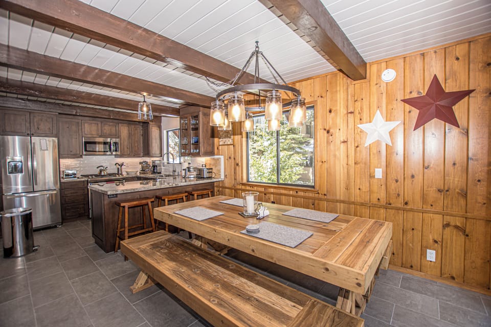 Edelweiss Escape - Dining Area