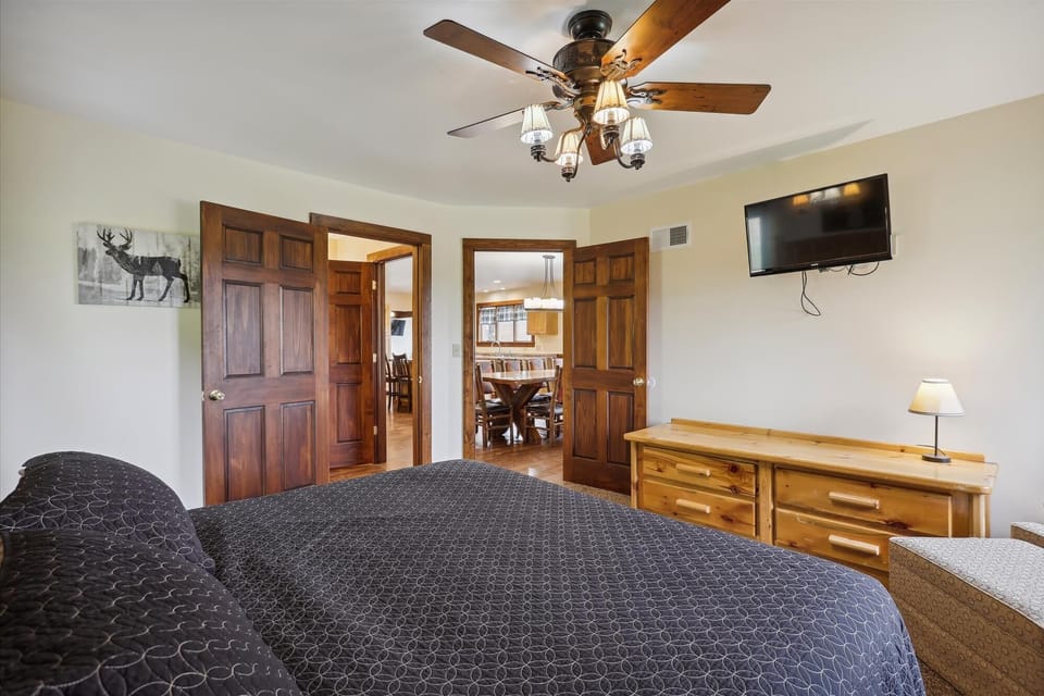Experience the beauty of the Laurel Highlands. Book your mountain getaway today.
We offer the most unique collection of vacation homes in Laurel Highlands. From a cozy couple's getaway to a sprawling 400-acre private retreat, we have the perfect accommodations for your destination getaway.