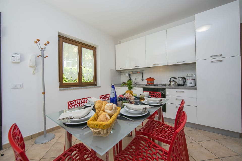 Kitchen and dining area