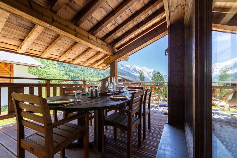 Terrace dining area with a Mont Blanc view