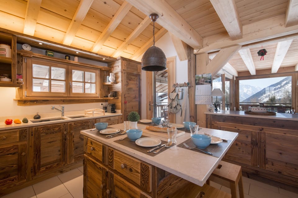 Large modern kitchen - well equipped