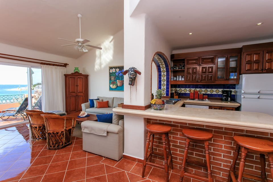 Breakfast bar with stools
