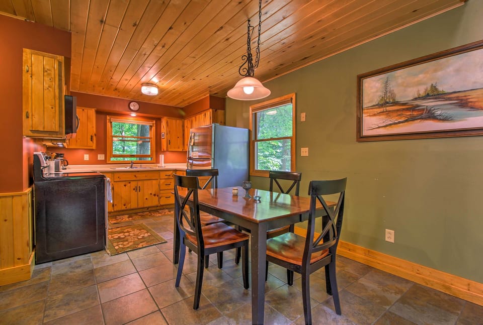 Dining Table | Dishware & Flatware Provided