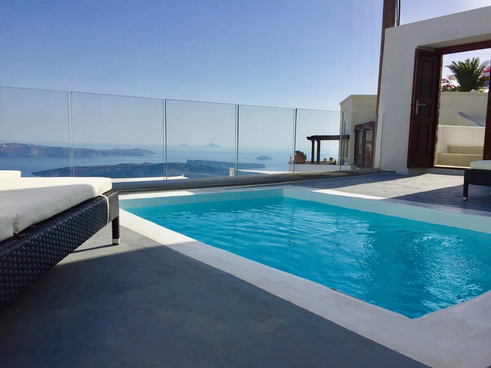 Main patio with view to caldera