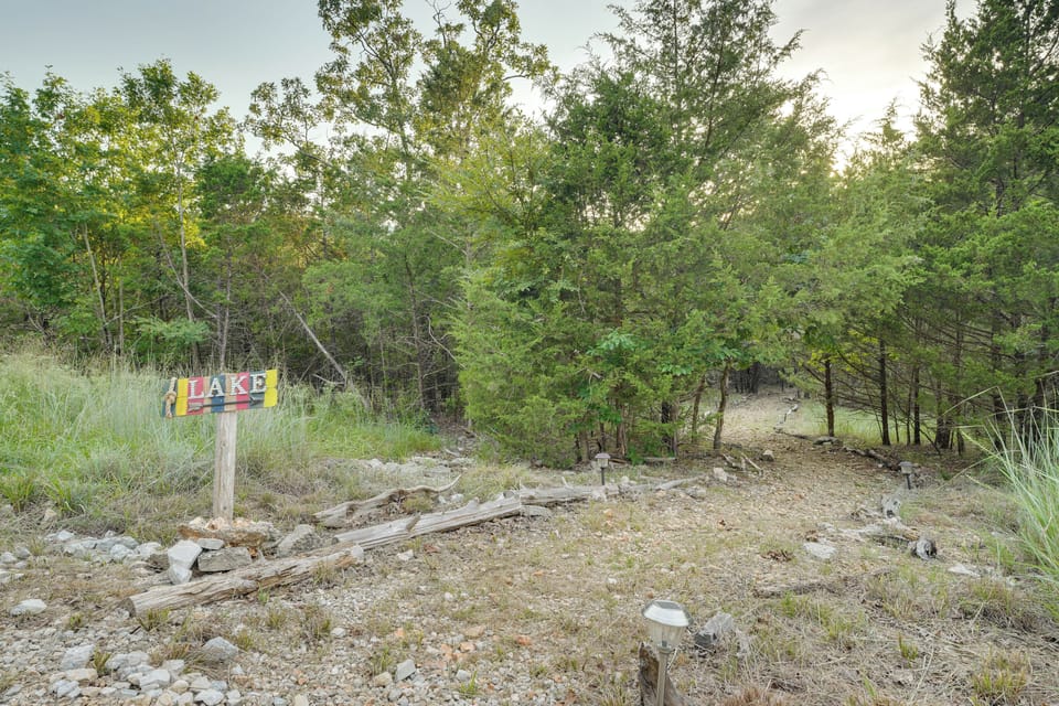 On-Site Natural Trail to Shore