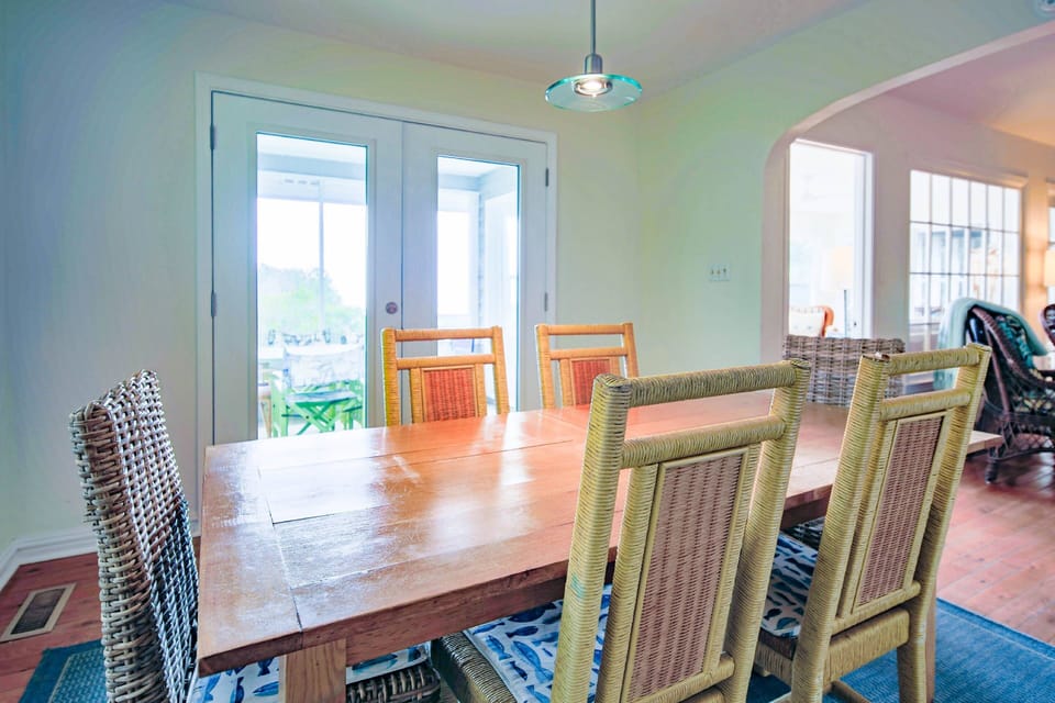 The interior dining table comfortably seats 6 people.