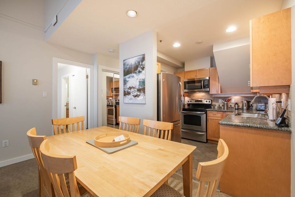 Dining area: Seats six people