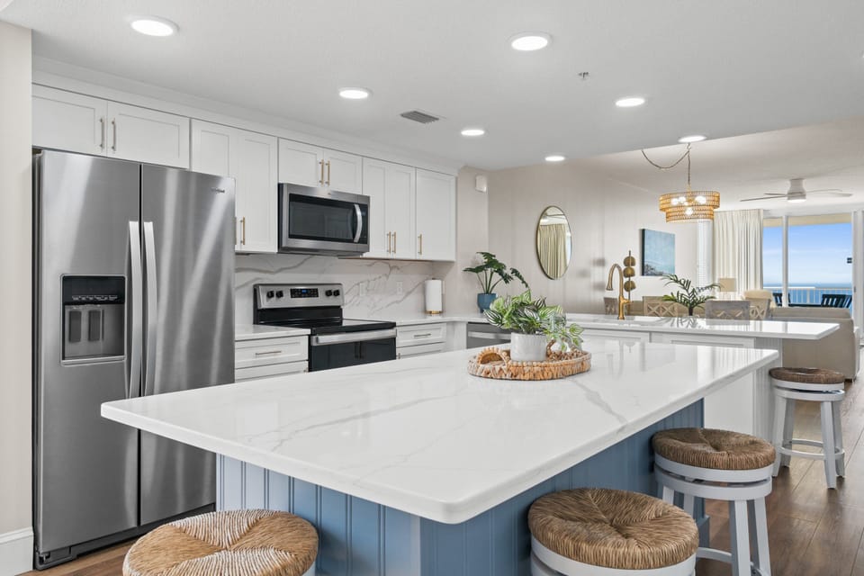 Full Size Kitchen with island seating
