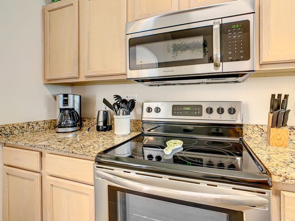 Large Fully Equipped Kitchen