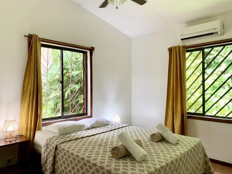 EcoCondo #7 Serviced Apartments in Quepos w/ Pool (1606)
