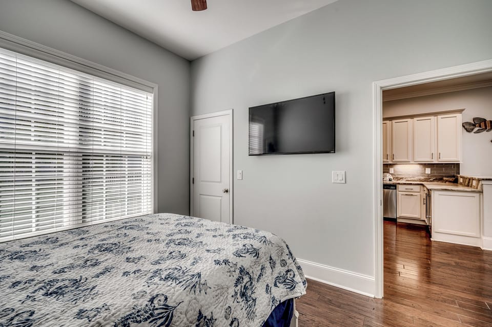 Guest bedroom