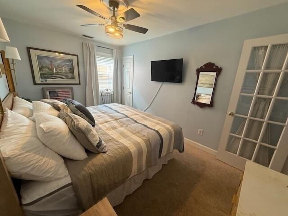 2nd Bedroom with TV