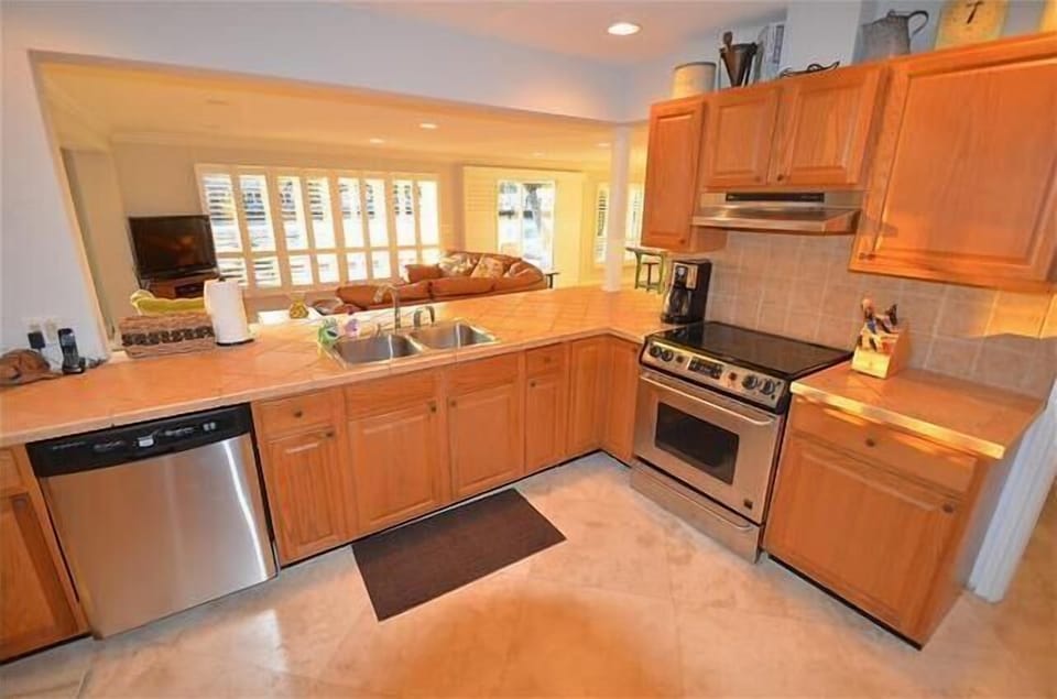 Spacious Open Kitchen (Fully Equipped) Overlooking Living, Pool & Waterway...
