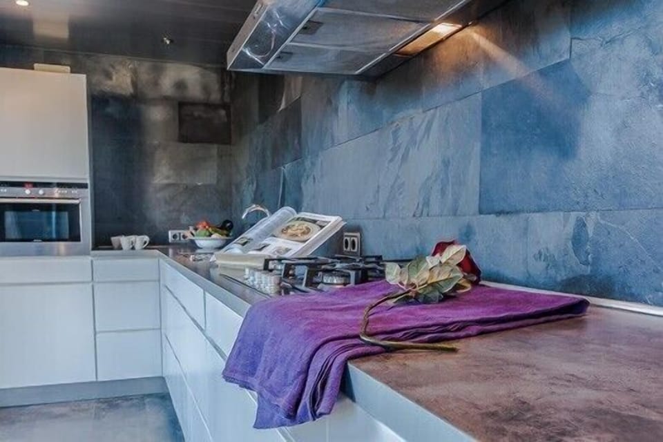 Apartment fully fitted kitchen