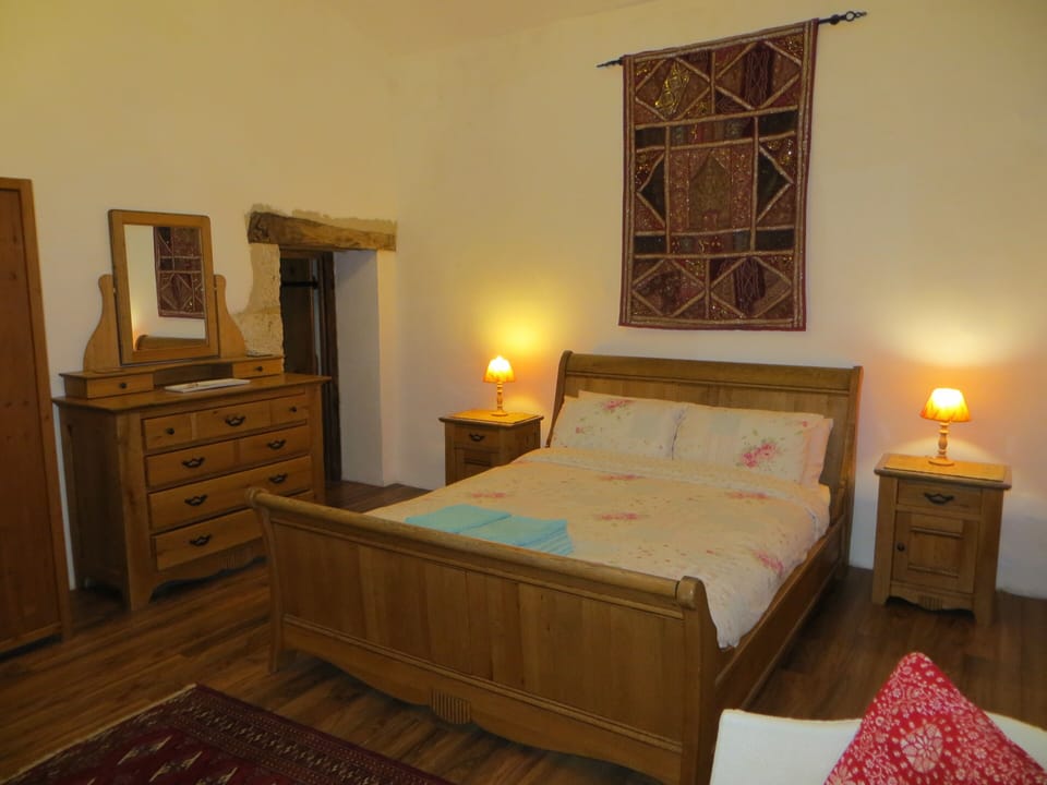Bedroom 2 with ensuite - Kingsize bed and a single