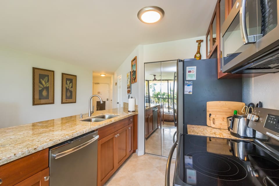 KITCHEN/
LANDRY ROOM BEHIND MIRROR SLIDER
