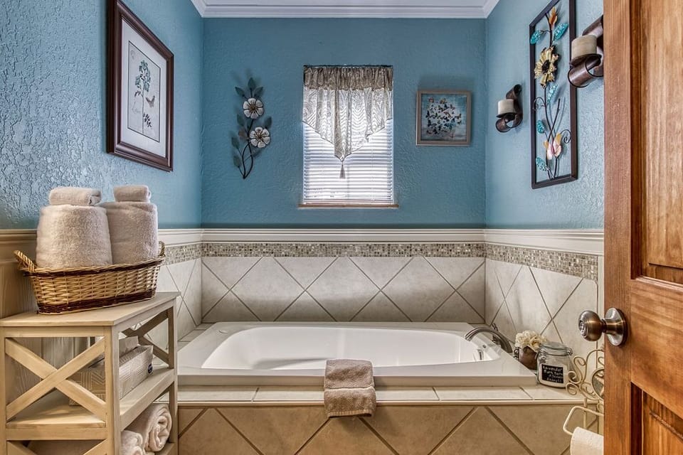 Main floor bathroom jacuzzi tub with lavender bath salts!! 