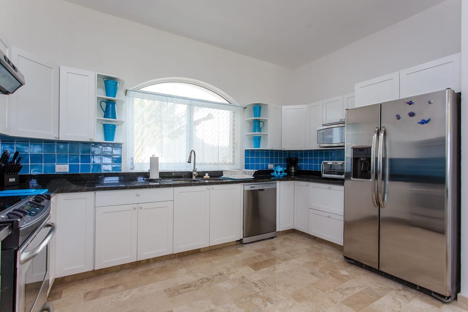 Love the dishwasher &  frig/freezer with ice maker and purified water dispenser
