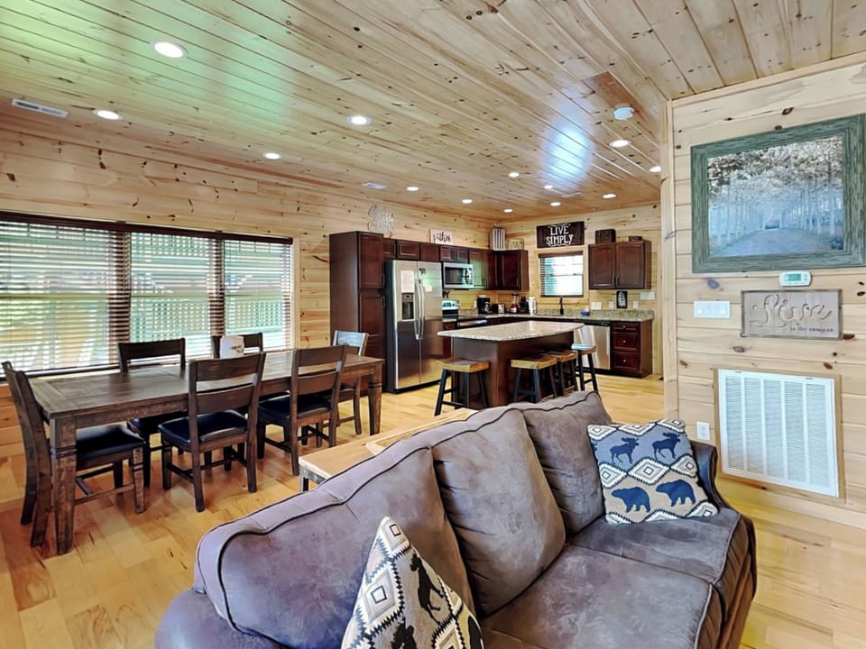 Open and Inviting Floor Plan