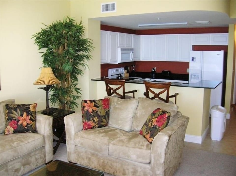 Customed made Sofa/Loveseat, Fully equiped kitchen w/ a granite breakfast bar