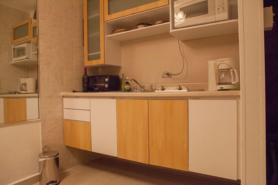 kitchen fully equipped.