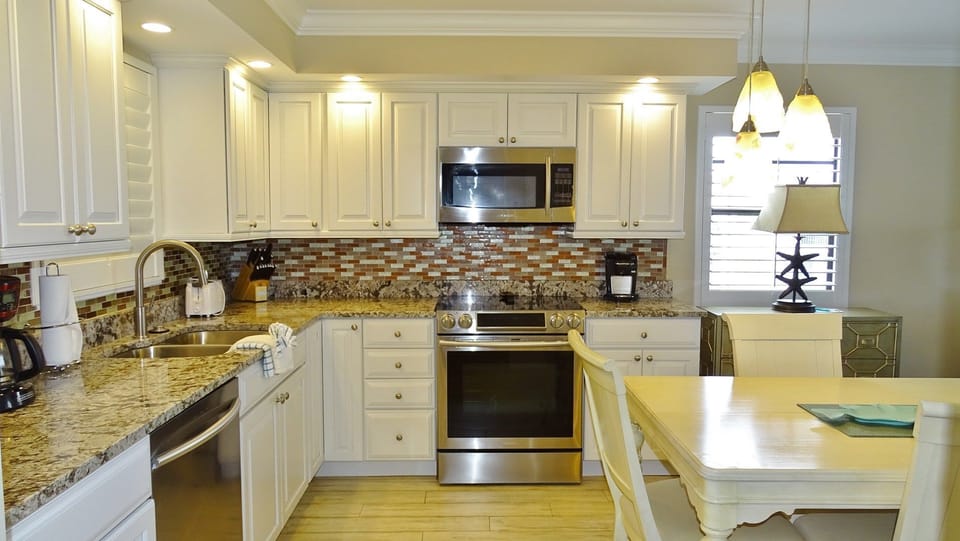 Kitchen side view.JPG