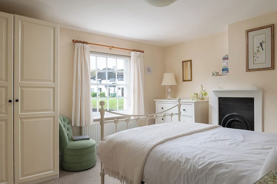 The lovely main bedroom. 